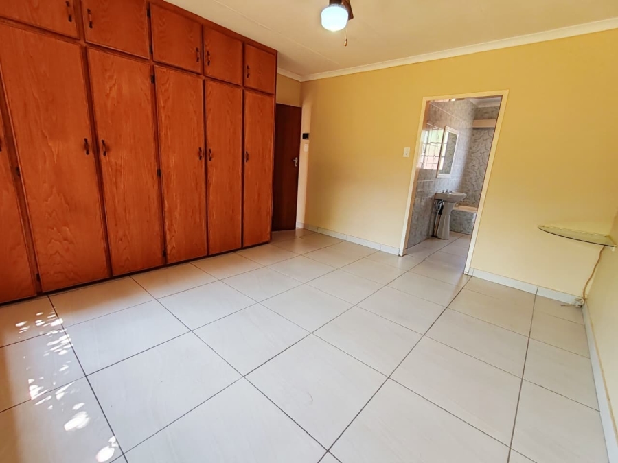 3 Bedroom Property for Sale in Kannoniers Park North West